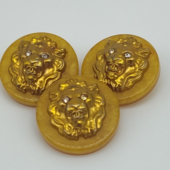 CHANEL Vintage Lion Head Button Set of 3 Amber Resin CC Rhinestone 90s - Picture 3 of 5